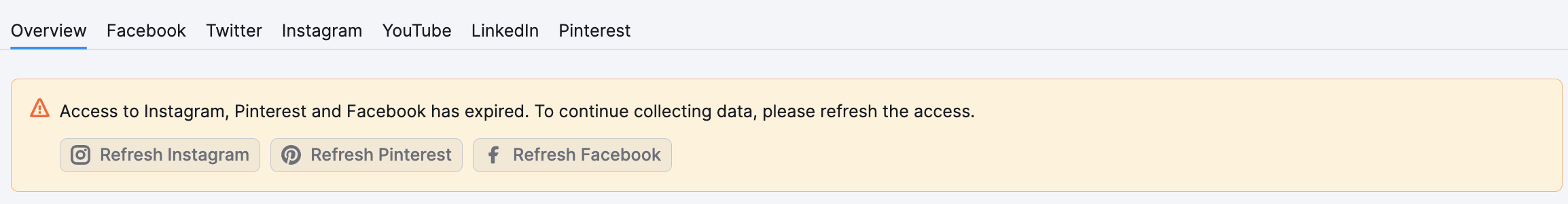 Social Poster Overview: a yellowish notification that access to accounts has expired appears under the tabs with the names of reports. 